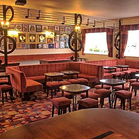 Hotel Crows Nest 4*